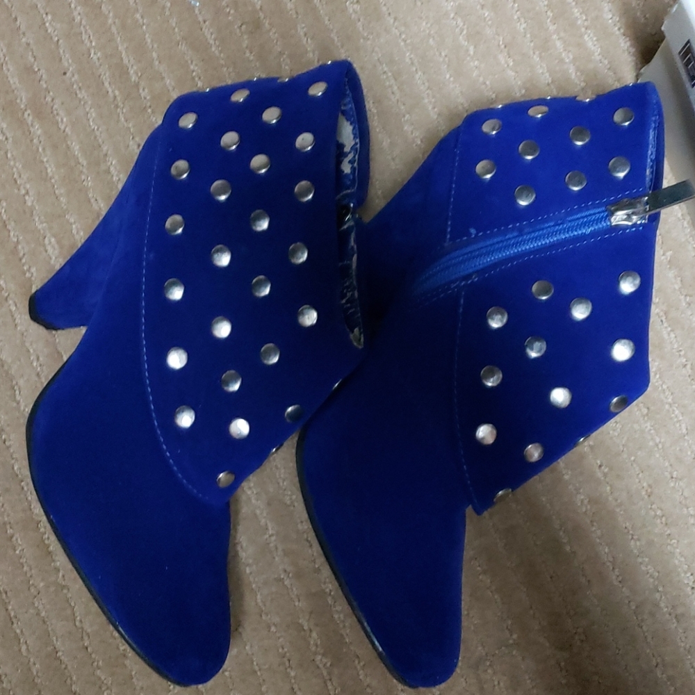 3 pairs of shoes
